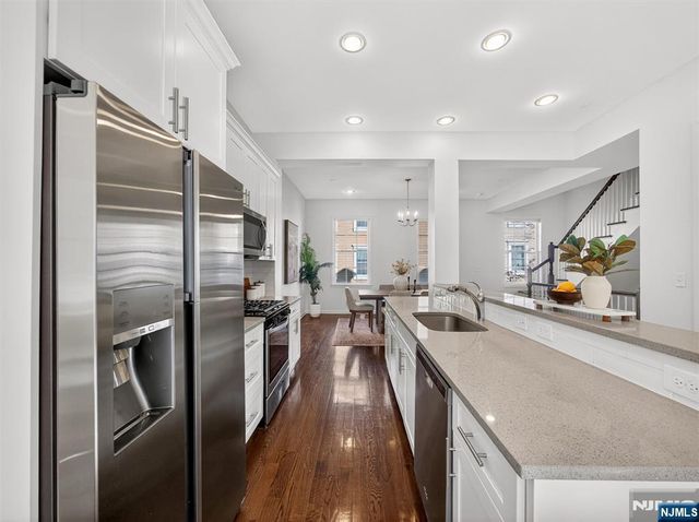 25 Roosevelt Drive, Wood Ridge, NJ 07075