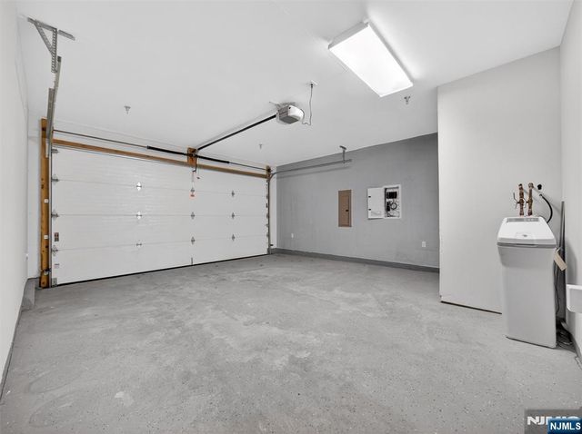 25 Roosevelt Drive, Wood Ridge, NJ 07075