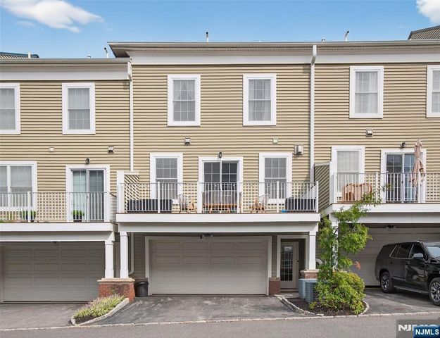 25 Roosevelt Drive, Wood Ridge, NJ 07075