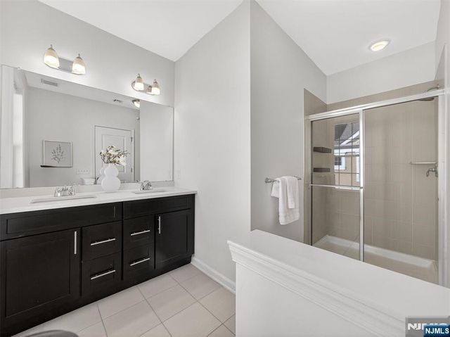 25 Roosevelt Drive, Wood Ridge, NJ 07075