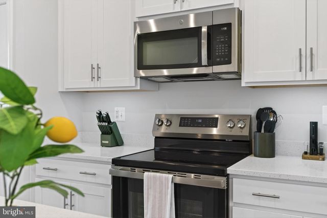 114 COOLIDGE AVE, Ranson, WV 25438