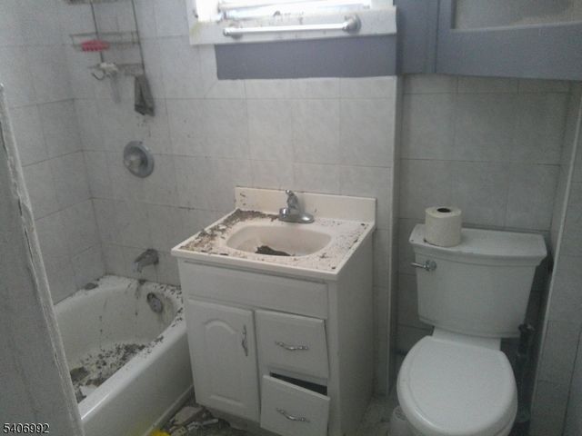 123 Nagle St, Paterson City, NJ 07501