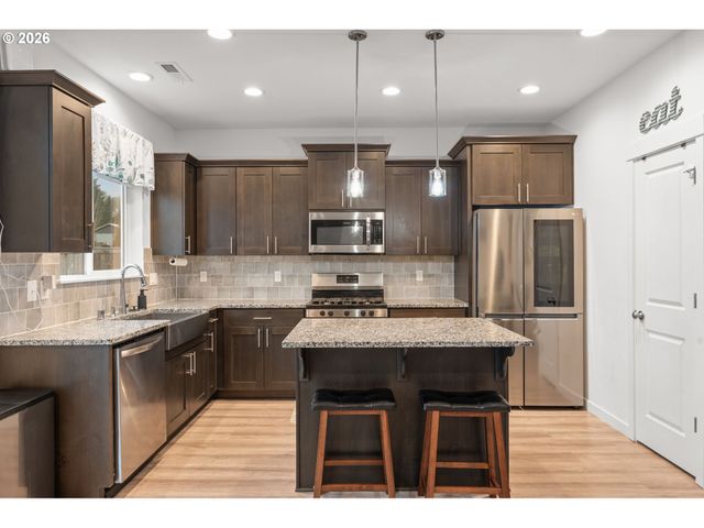 1806 Ne 11TH Ave, Battle Ground, WA 98604