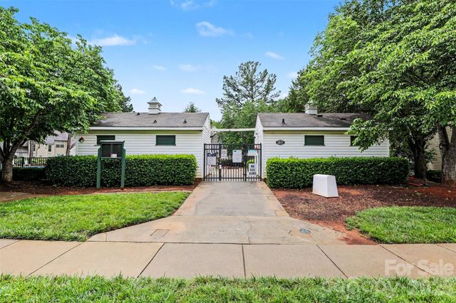 5833 Cougar Lane, Charlotte, NC 28269