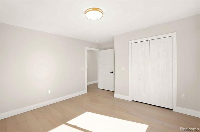 7634 Pinehurst Street, Dearborn, MI 48126