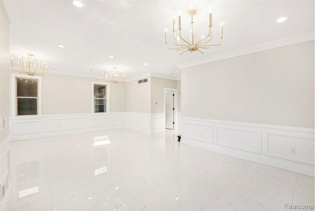 7634 Pinehurst Street, Dearborn, MI 48126