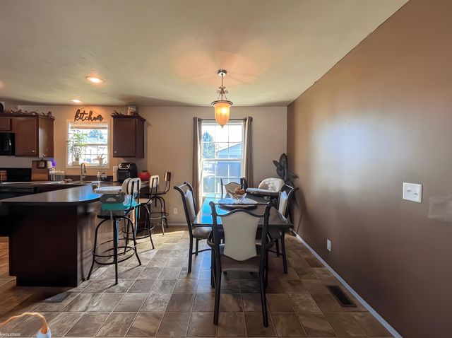 3667 Falcons Nest, White Lake, MI 48383