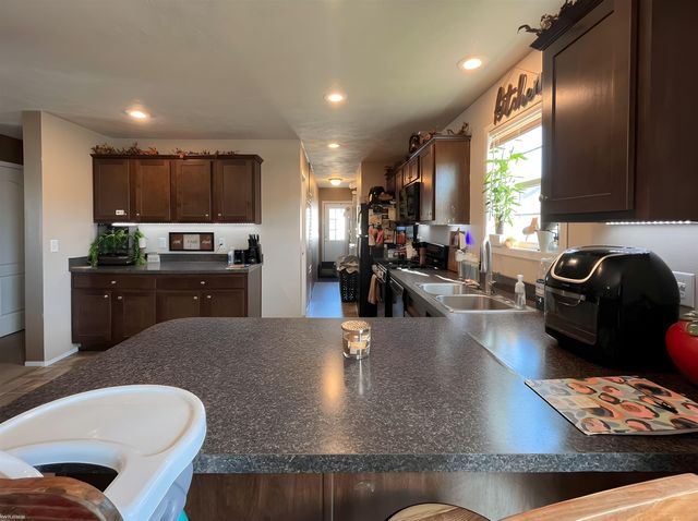 3667 Falcons Nest, White Lake, MI 48383