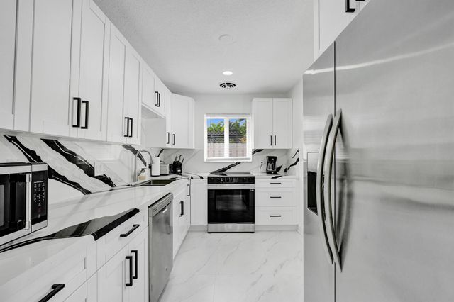 1633 SE 5th Court, Deerfield Beach, FL 33441