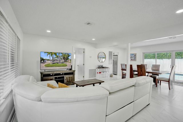 1633 SE 5th Court, Deerfield Beach, FL 33441