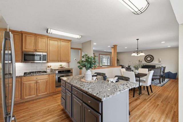 16030 9th Avenue N, Plymouth, MN 55447