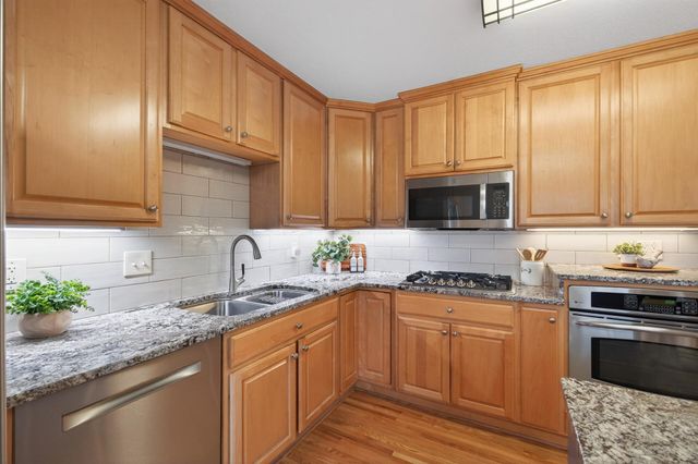 16030 9th Avenue N, Plymouth, MN 55447