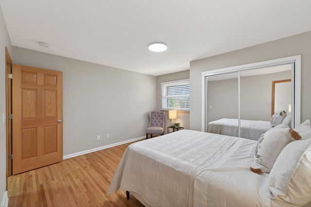 16030 9th Avenue N, Plymouth, MN 55447