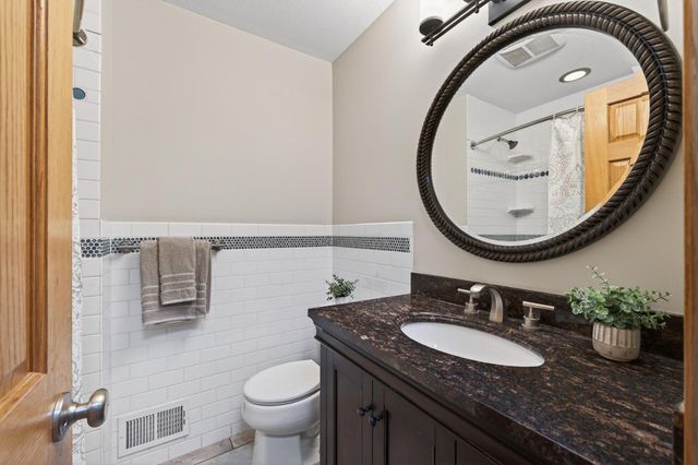 16030 9th Avenue N, Plymouth, MN 55447