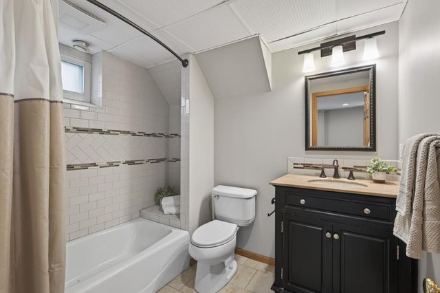 16030 9th Avenue N, Plymouth, MN 55447