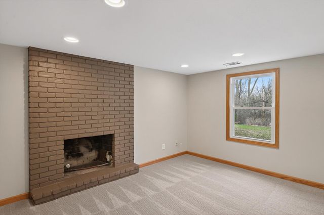 16030 9th Avenue N, Plymouth, MN 55447