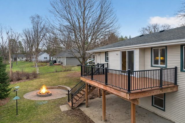 16030 9th Avenue N, Plymouth, MN 55447