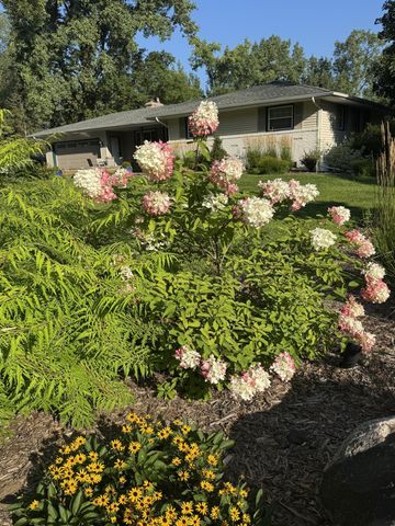 16030 9th Avenue N, Plymouth, MN 55447