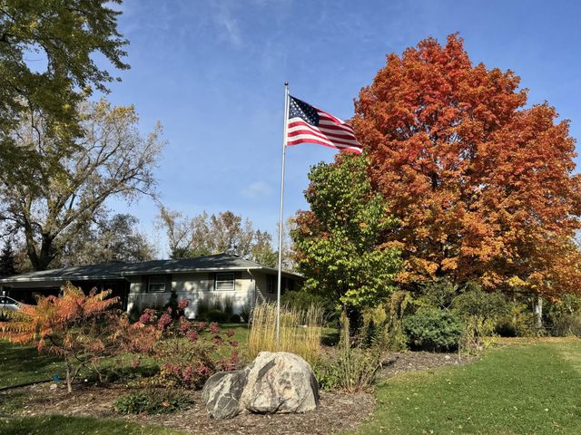 16030 9th Avenue N, Plymouth, MN 55447