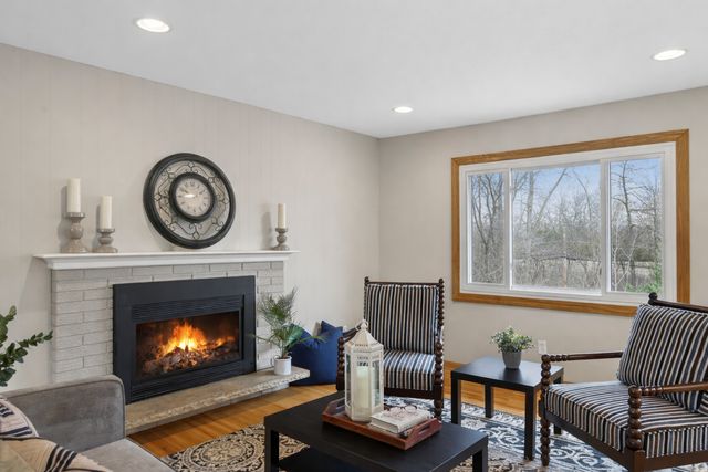 16030 9th Avenue N, Plymouth, MN 55447