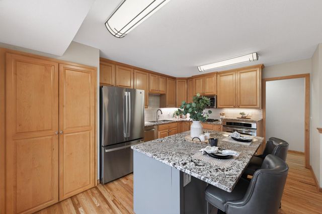 16030 9th Avenue N, Plymouth, MN 55447