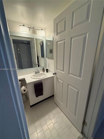 609 Waterside Dr 609, Hypoluxo, FL 33462