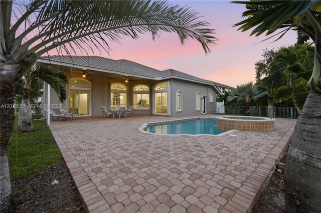 1836 NW 139th Ave, Pembroke Pines, FL 33028