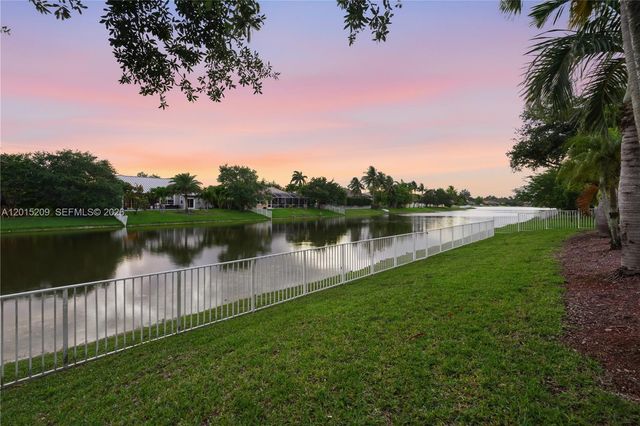 1836 NW 139th Ave, Pembroke Pines, FL 33028