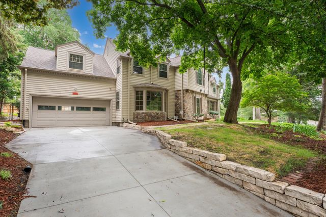 1118 Plummer Circle SW, Rochester, MN 55902