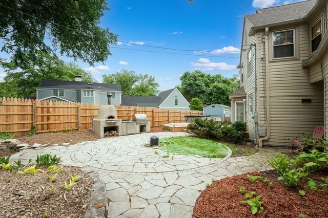 1118 Plummer Circle SW, Rochester, MN 55902