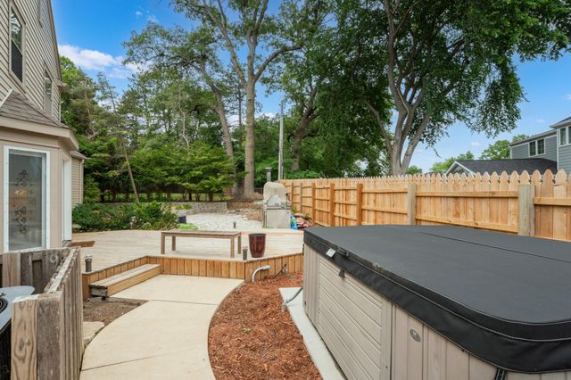 1118 Plummer Circle SW, Rochester, MN 55902