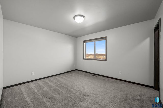 516 S Mary Gene Ave Avenue, Sioux Falls, SD 57106