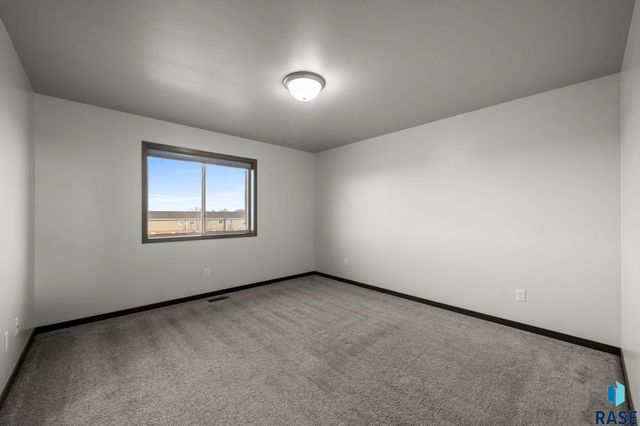 516 S Mary Gene Ave Avenue, Sioux Falls, SD 57106