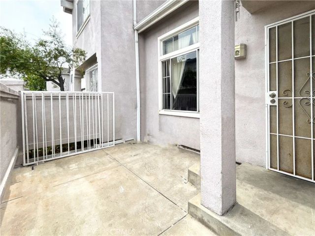 820 W Compton 16, Compton, CA 90220