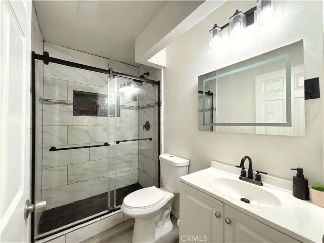 820 W Compton 16, Compton, CA 90220