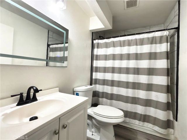820 W Compton 16, Compton, CA 90220