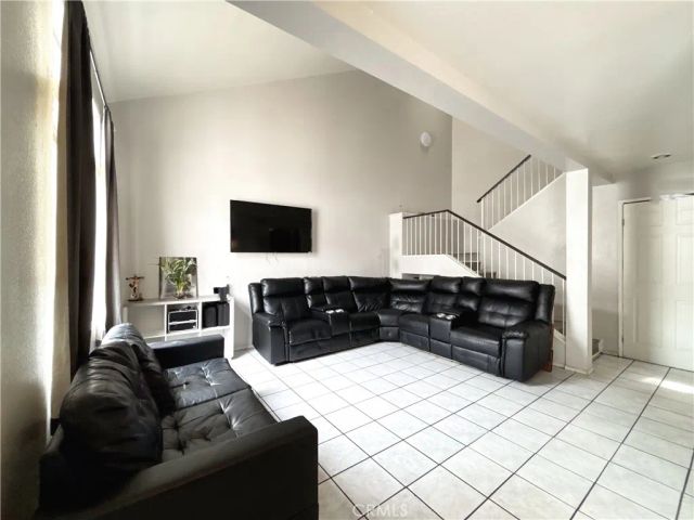 820 W Compton 16, Compton, CA 90220