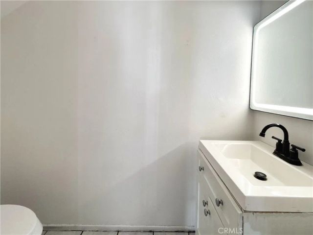 820 W Compton 16, Compton, CA 90220