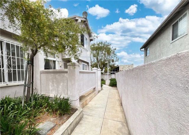 820 W Compton 16, Compton, CA 90220