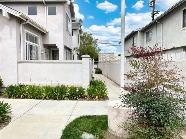 820 W Compton 16, Compton, CA 90220