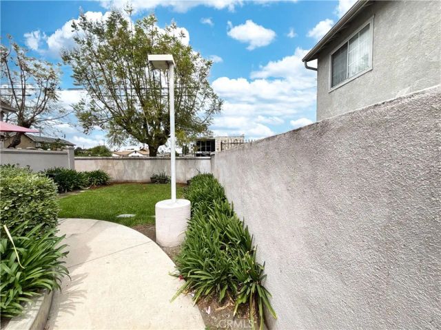 820 W Compton 16, Compton, CA 90220