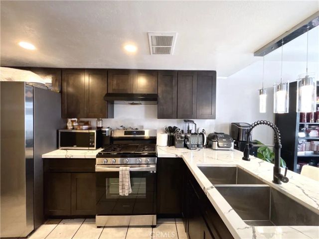 820 W Compton 16, Compton, CA 90220