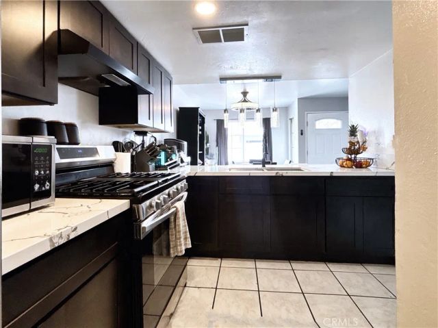 820 W Compton 16, Compton, CA 90220