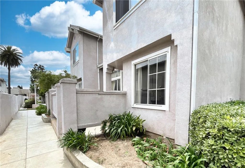 820 W Compton 16, Compton, CA 90220
