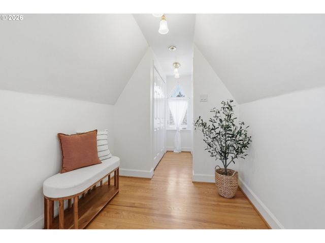 4202 Ne CESAR E CHAVEZ Blvd, Portland, OR 97211