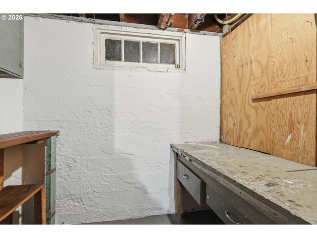 4202 Ne CESAR E CHAVEZ Blvd, Portland, OR 97211