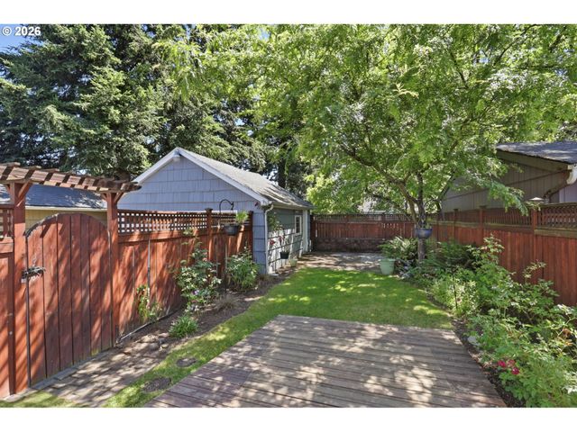 4202 Ne CESAR E CHAVEZ Blvd, Portland, OR 97211