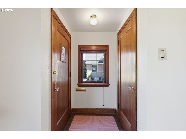 4202 Ne CESAR E CHAVEZ Blvd, Portland, OR 97211