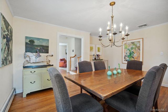 75 Oakdale Lane, East Hills, NY 11577