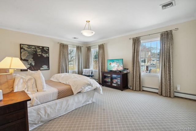 75 Oakdale Lane, East Hills, NY 11577